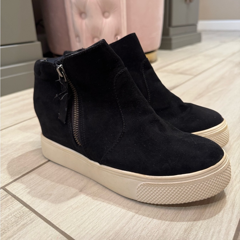 NWOT! UNIVERSAL THREAD Black Wedge Sneakers
